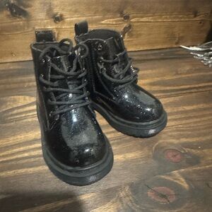 Black Combat Boots with Glossy Finish and Chunky Sole